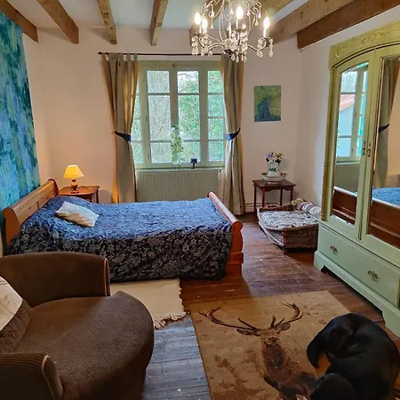 Holiday home 3 Bed-sleeps 6-private Garden-pet Friendly *
